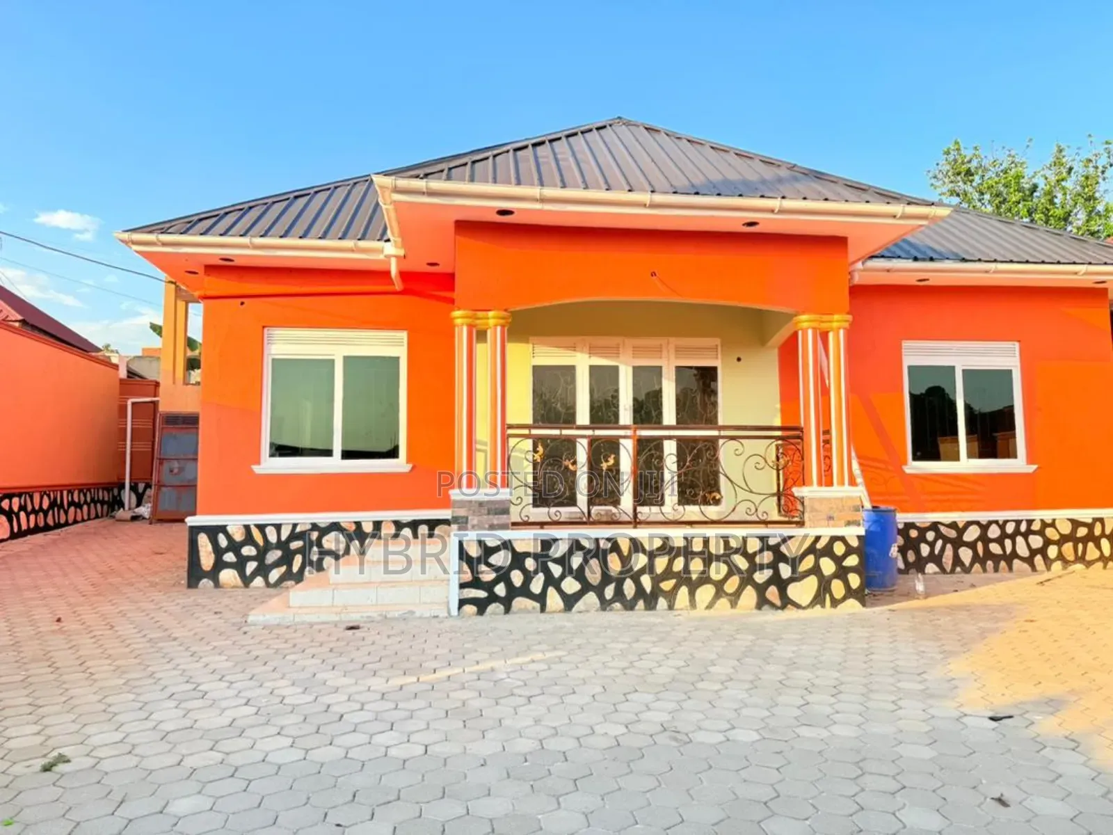 3bdrm House in Buloba Along Mityana for sale