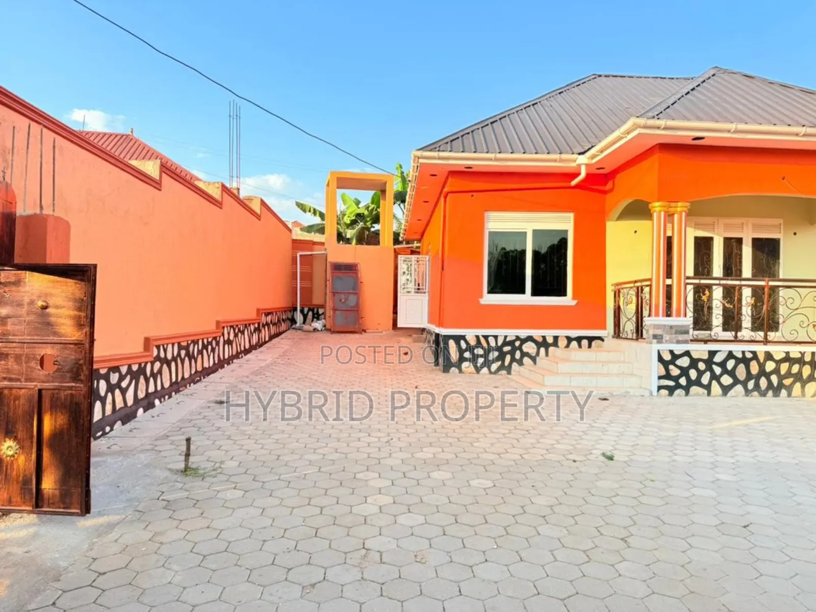 3bdrm House in Buloba Along Mityana for sale
