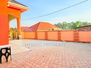 3bdrm House in Buloba Along Mityana for sale