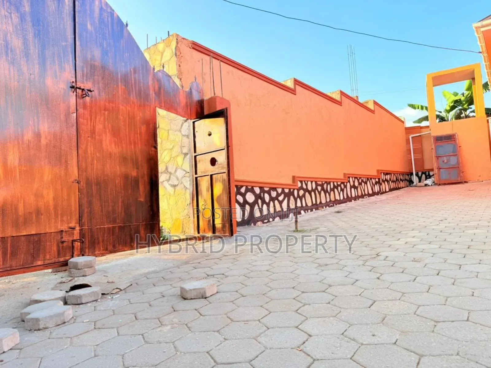 3bdrm House in Buloba Along Mityana for sale