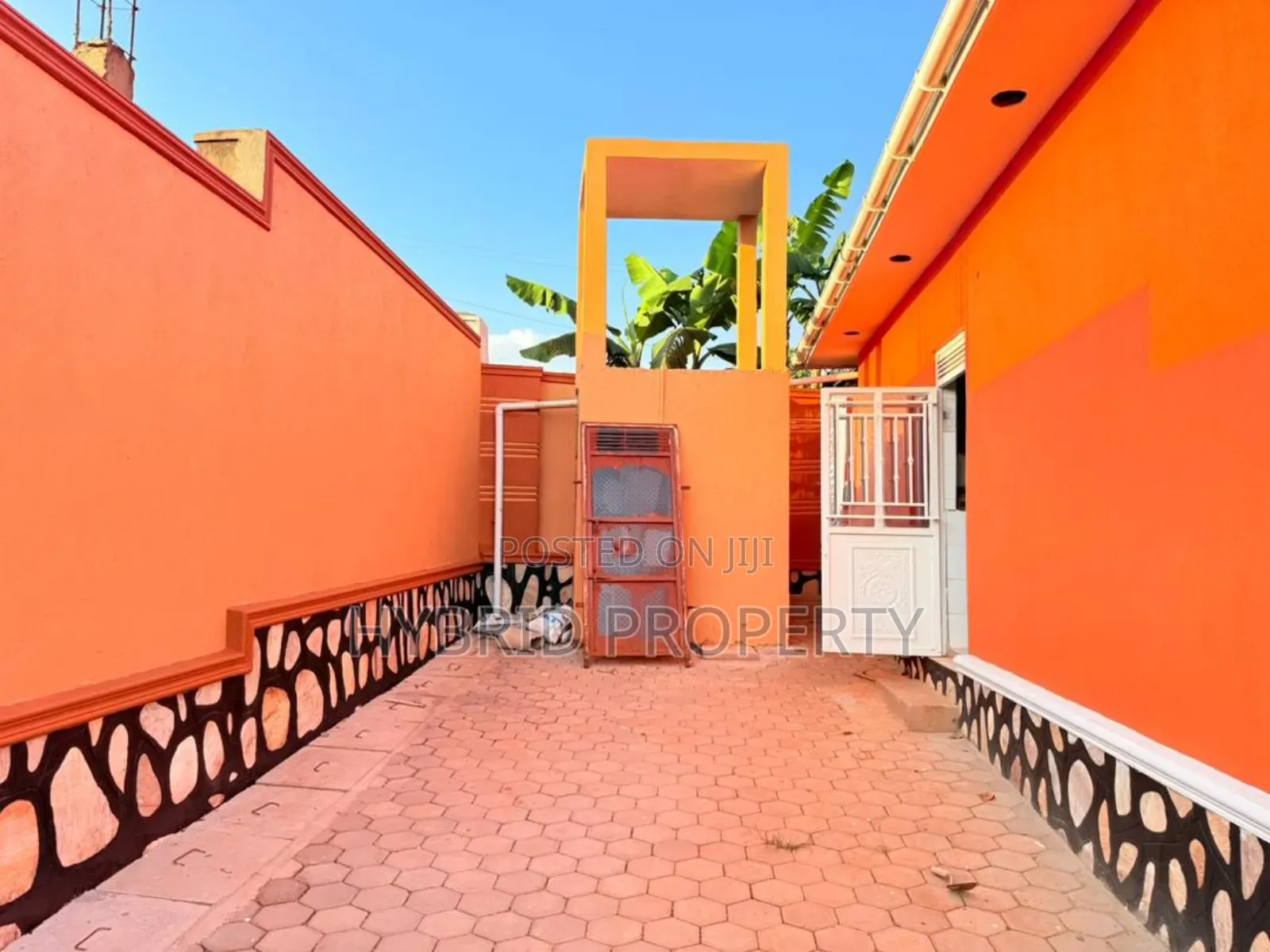 3bdrm House in Buloba Along Mityana for sale