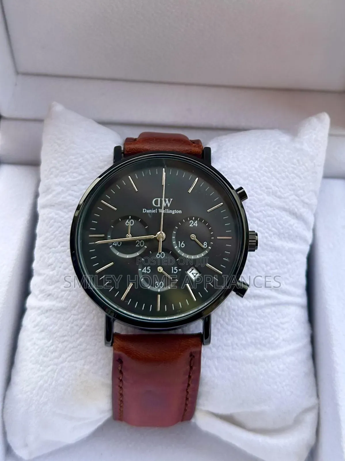 Daniel Wellington Classy Wrist Watch With Genuine Leather