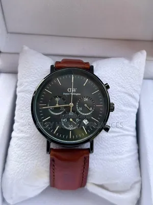 Daniel Wellington Classy Wrist Watch With Genuine Leather