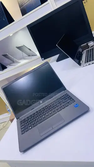 New Laptop HP 240 G8 8GB Intel Core I5 SSD 256GB