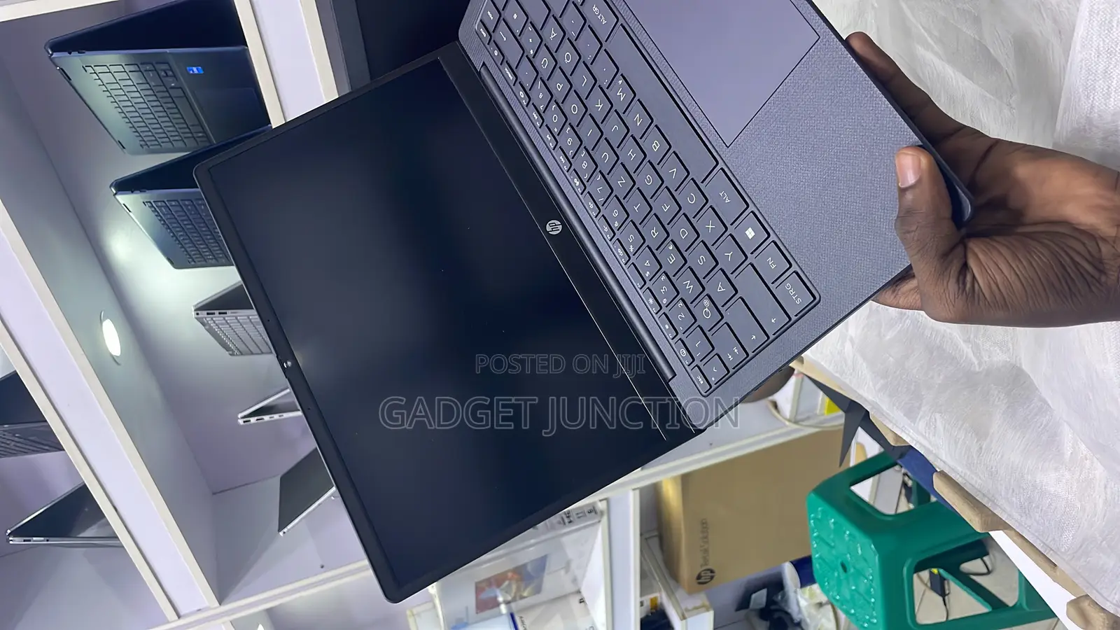 New Laptop HP 240 G8 8GB AMD Ryzen 5 SSD 256GB