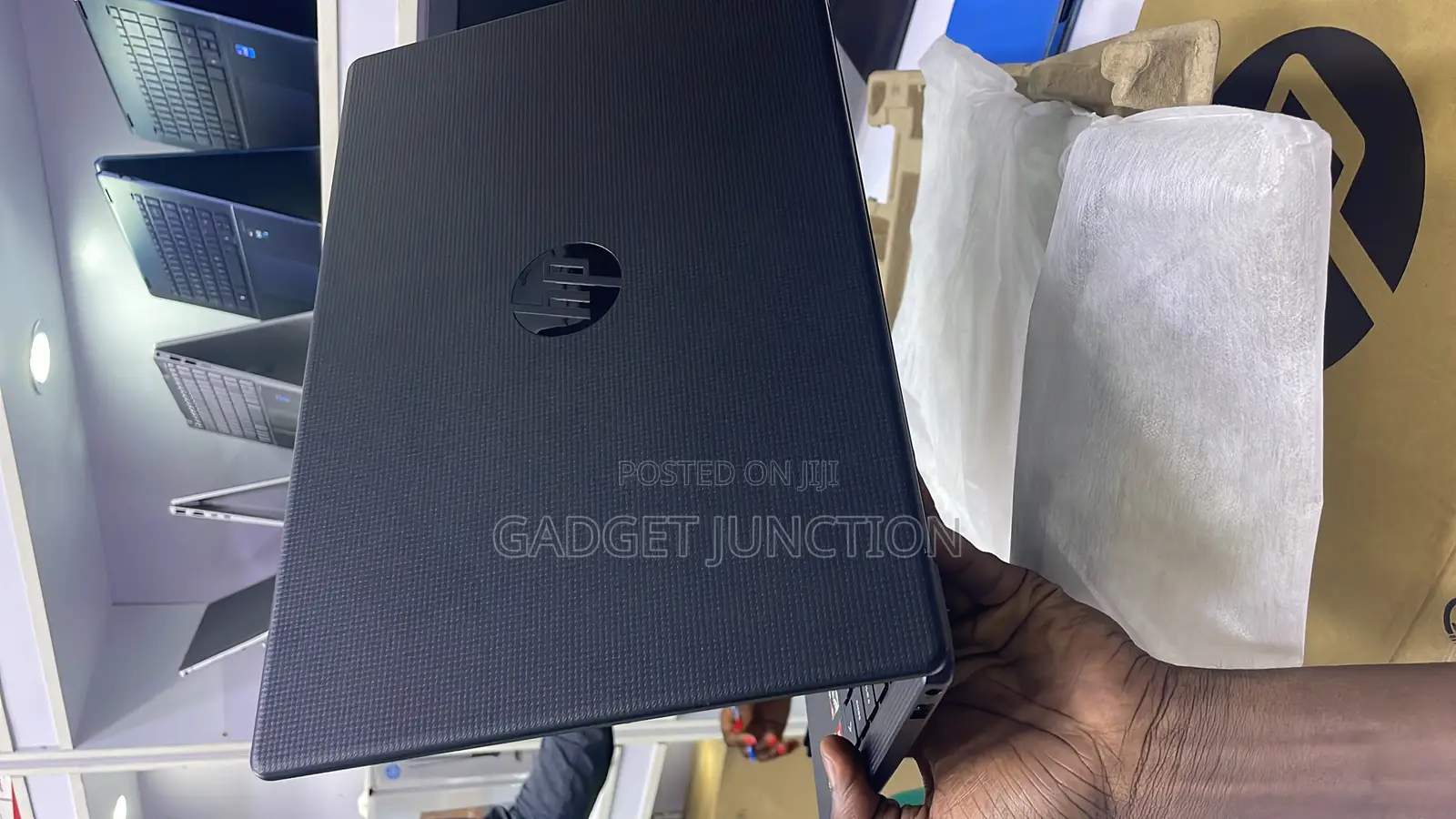 New Laptop HP 240 G8 8GB AMD Ryzen 5 SSD 256GB