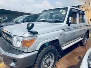 Toyota Land Cruiser 4.0 V6 DSL 2015 Silver