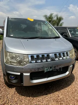 Photo - Mitsubishi Delica 2009 Silver