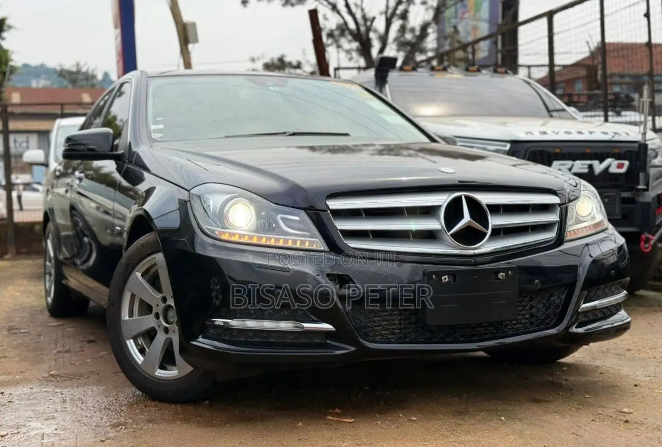 Mercedes-Benz C200 2012 Black