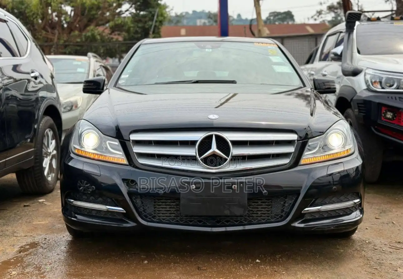 Mercedes-Benz C200 2012 Black