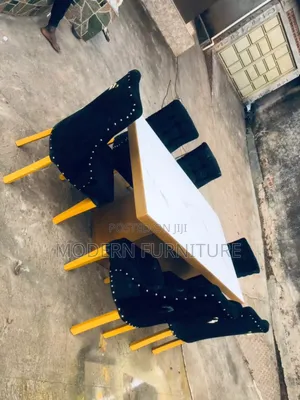 Dining Table of 6 Seaters