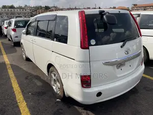 Toyota ISIS 1.8 G 2WD 2010 White