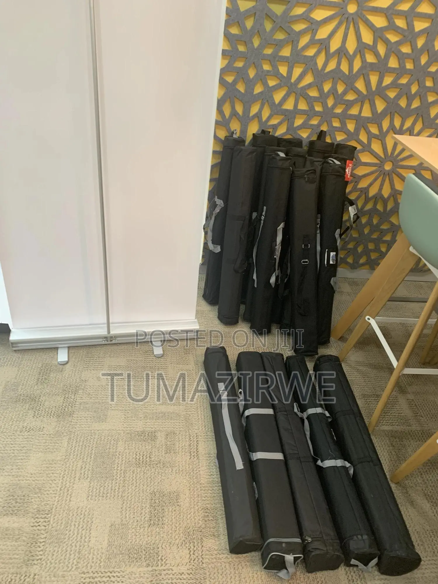 Pre Owned Retractable Roller Banner Stands