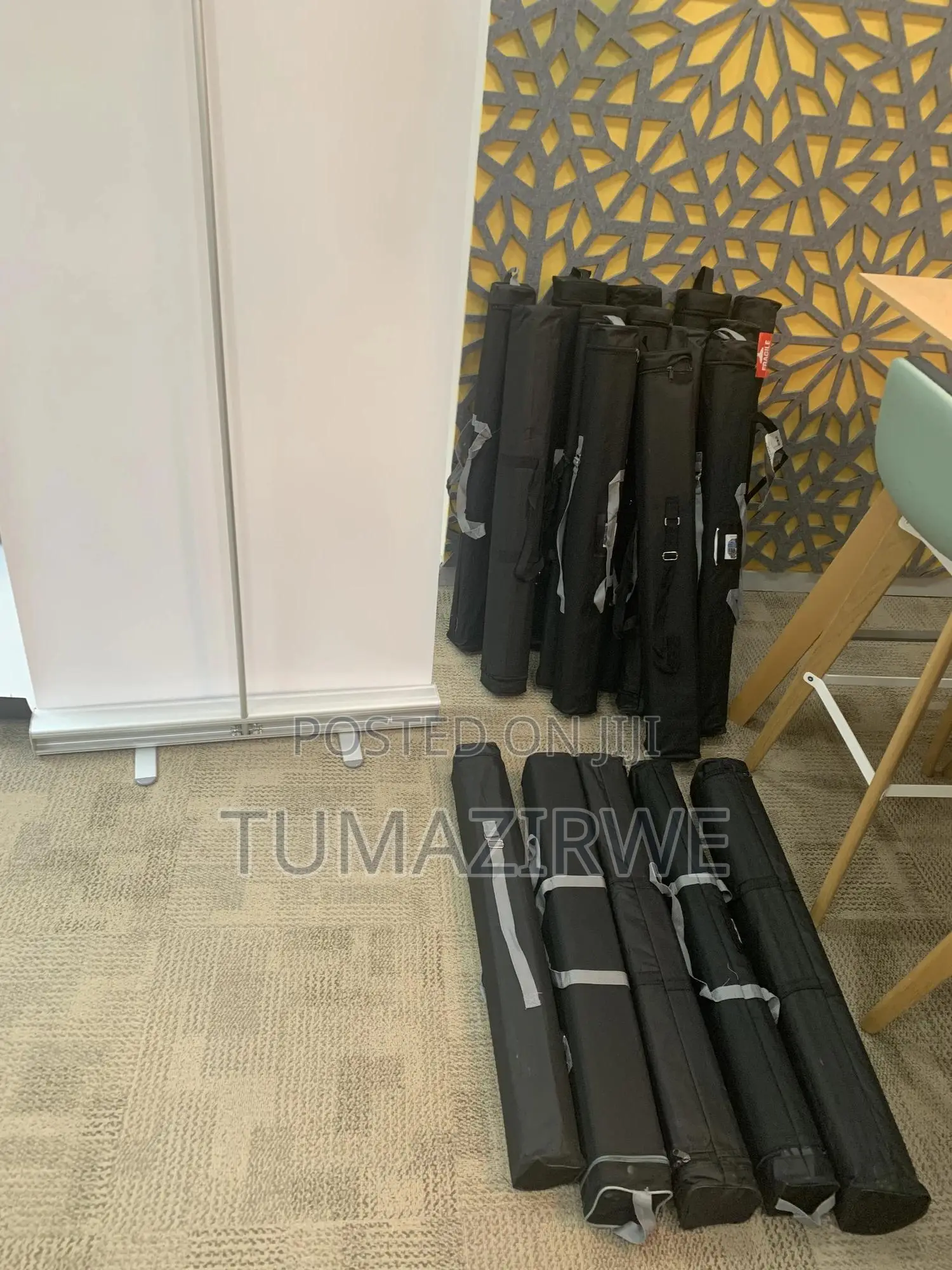 Pre Owned Retractable Roller Banner Stands