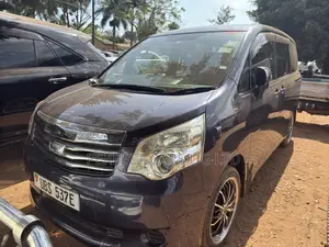 Toyota Noah 2.0 158hp AWD (8 Seater) 2010 Burgundy