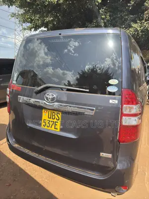 Toyota Noah 2.0 158hp AWD (8 Seater) 2010 Burgundy