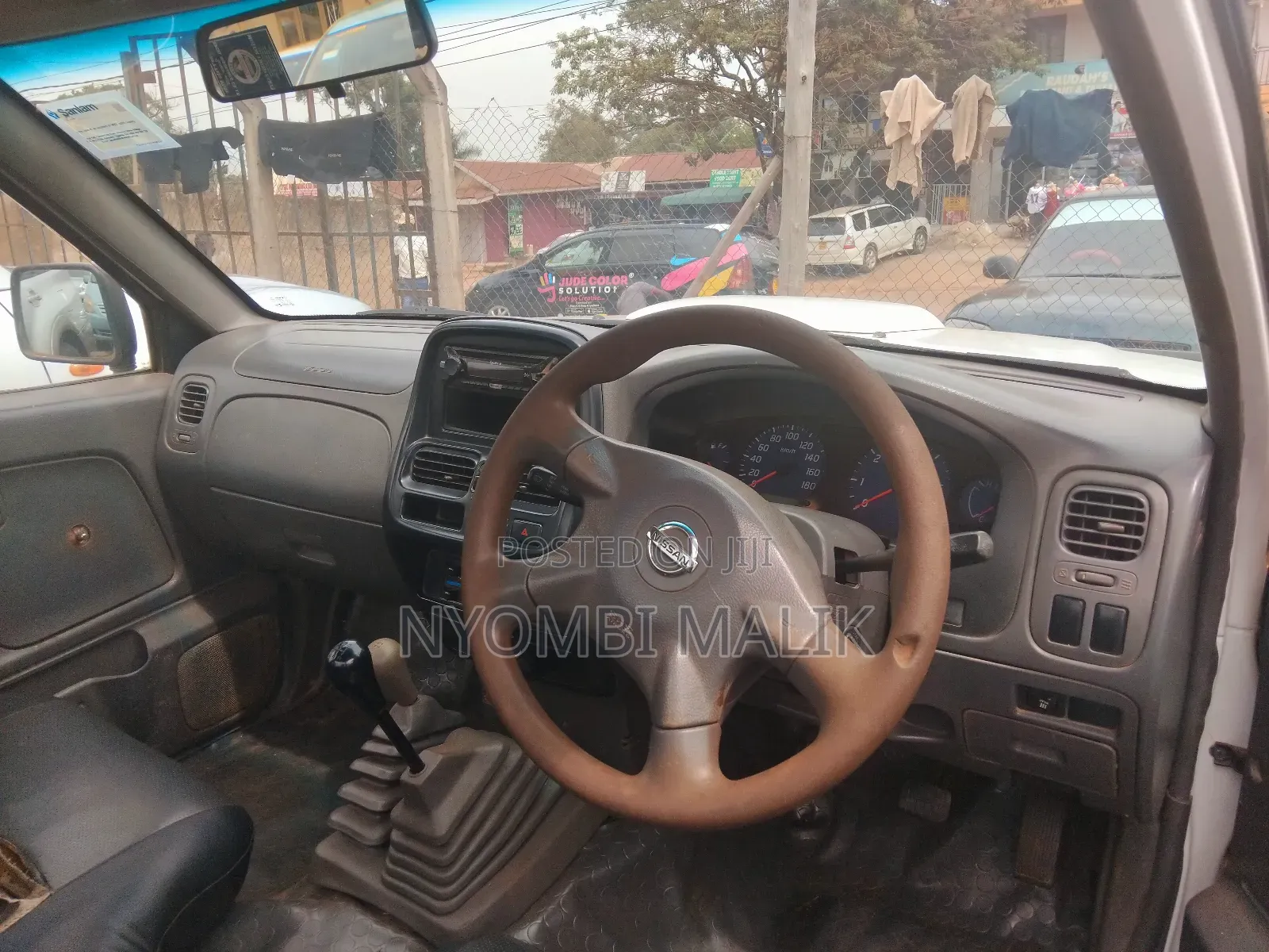 Nissan Pick-Up 2012 White
