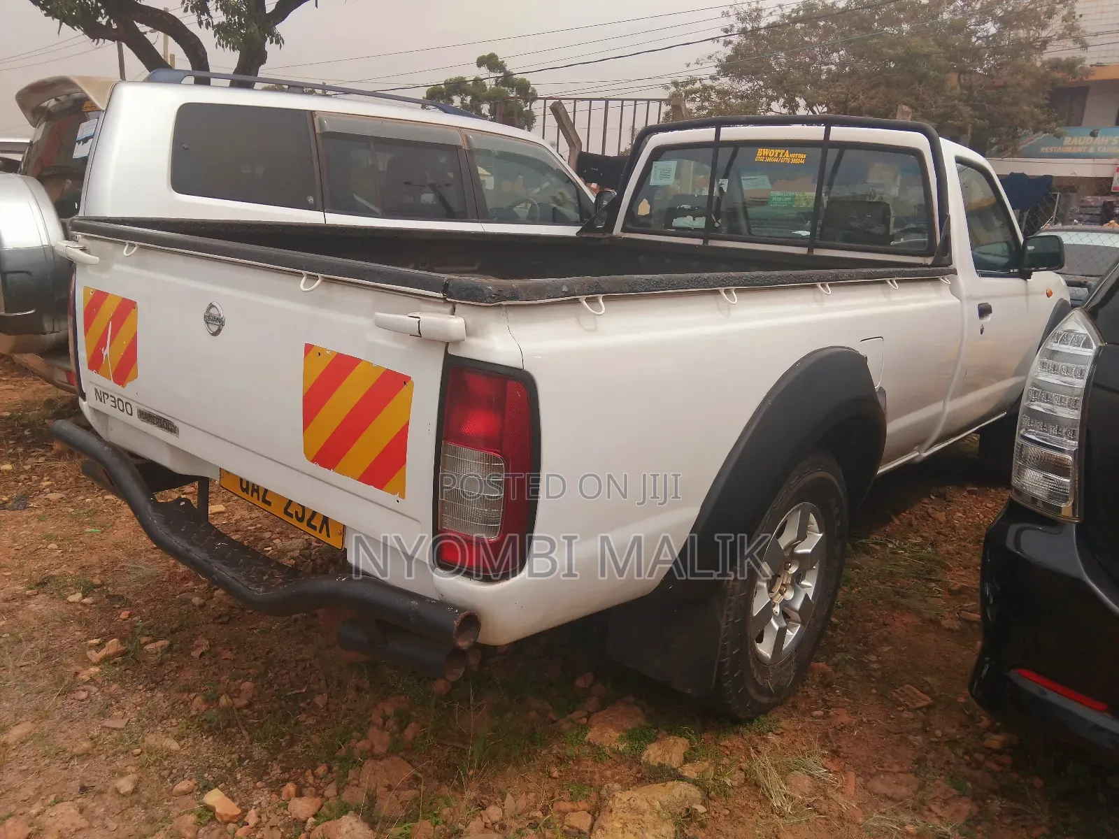 Nissan Pick-Up 2012 White