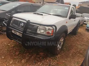Nissan Pick-Up 2012 White
