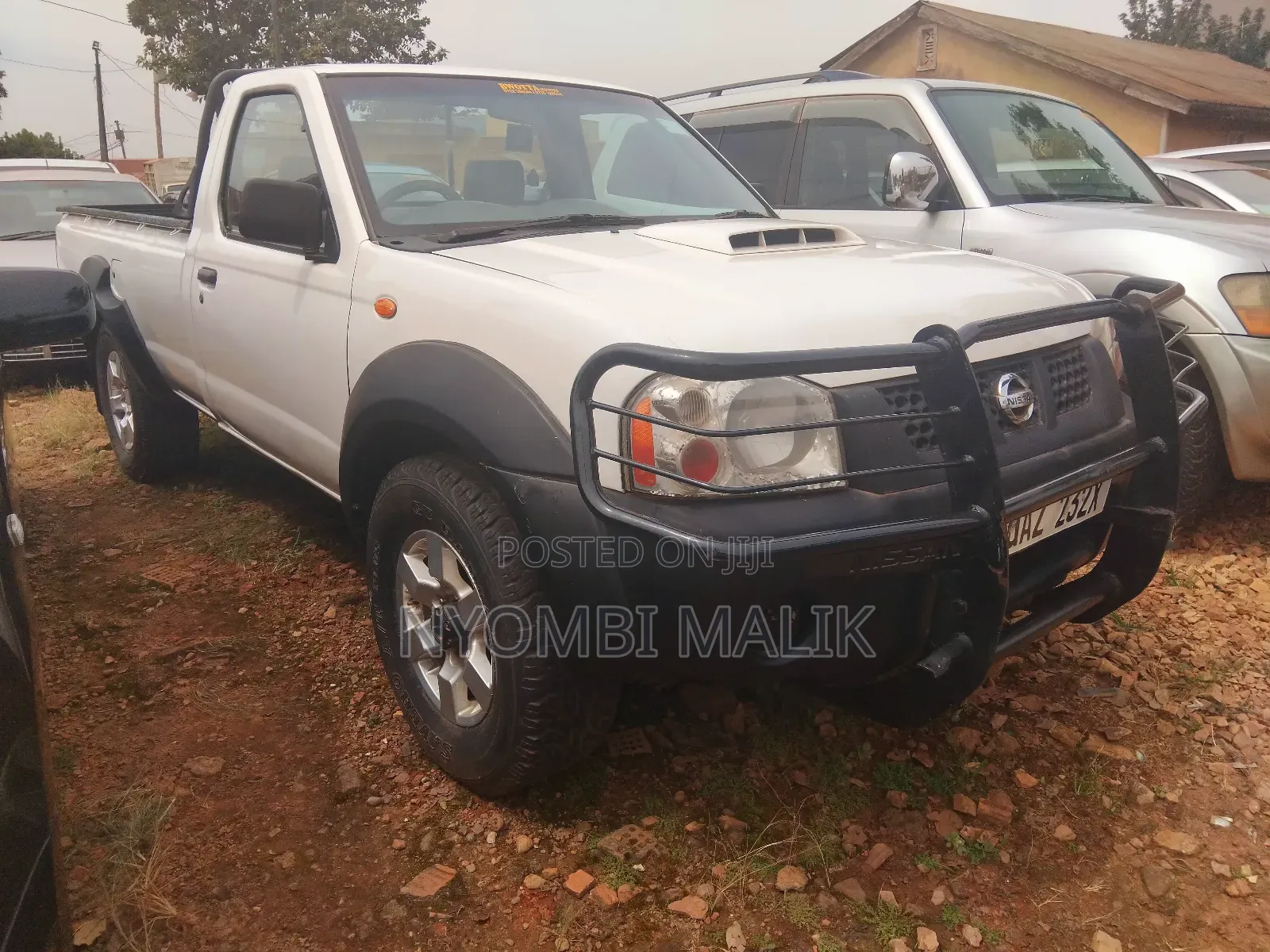 Nissan Pick-Up 2012 White