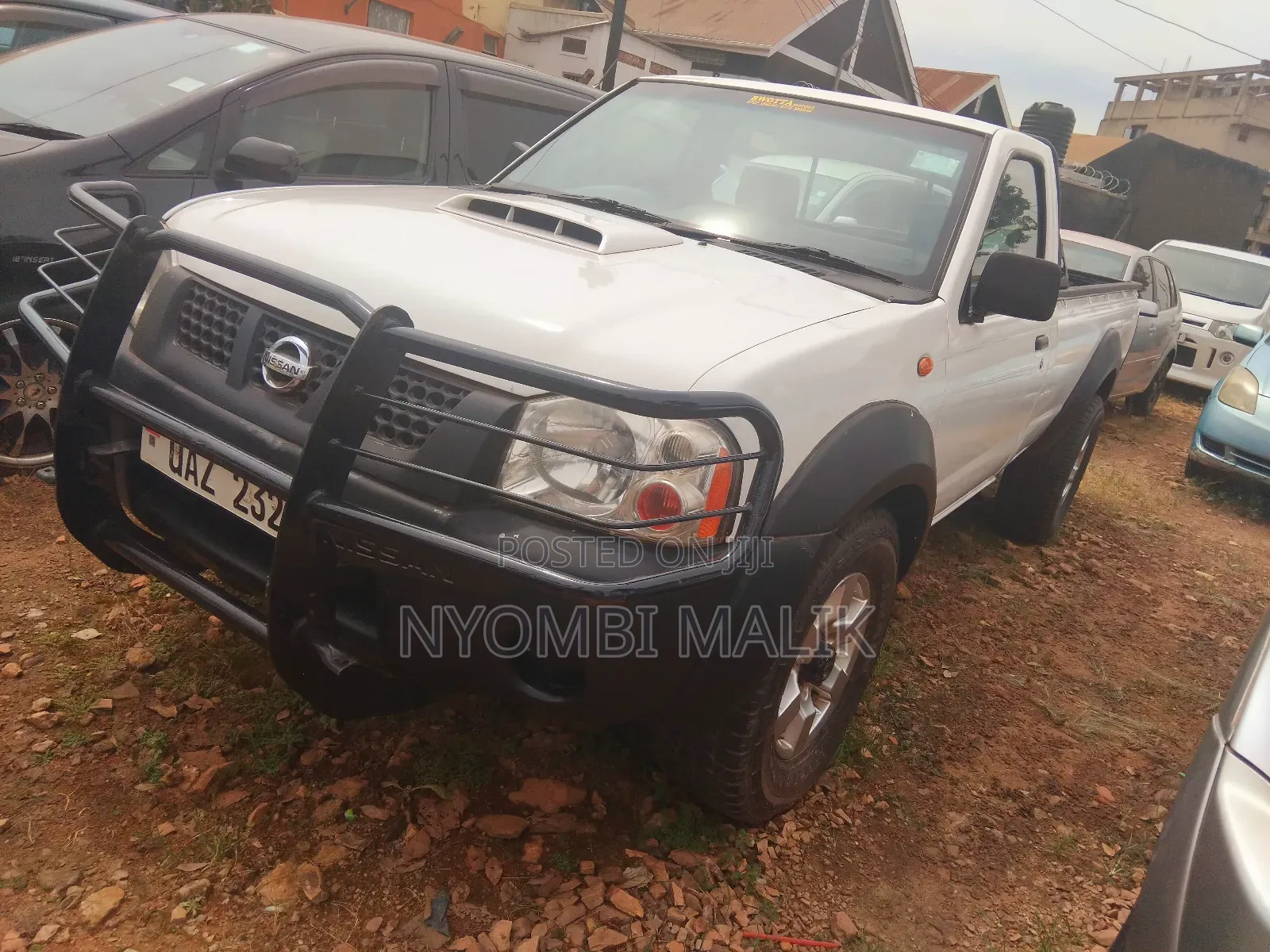 Nissan Pick-Up 2012 White