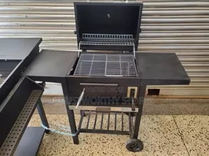 Adjustable Home and Commercial Barbeque Grill Uses Charcoal