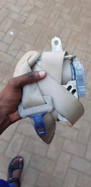 Corolla Runx Seat Belts