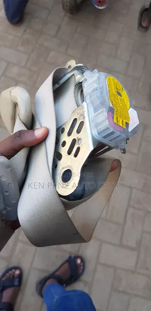 Corolla Runx Seat Belts