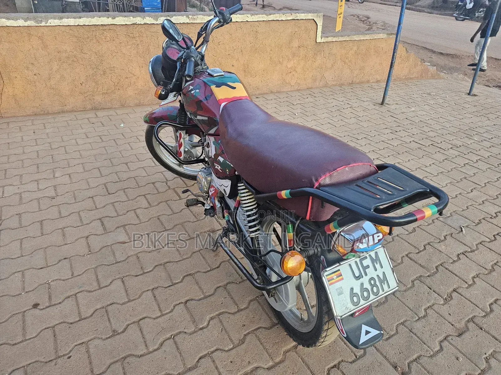 TVS HLX 125 2020 Red