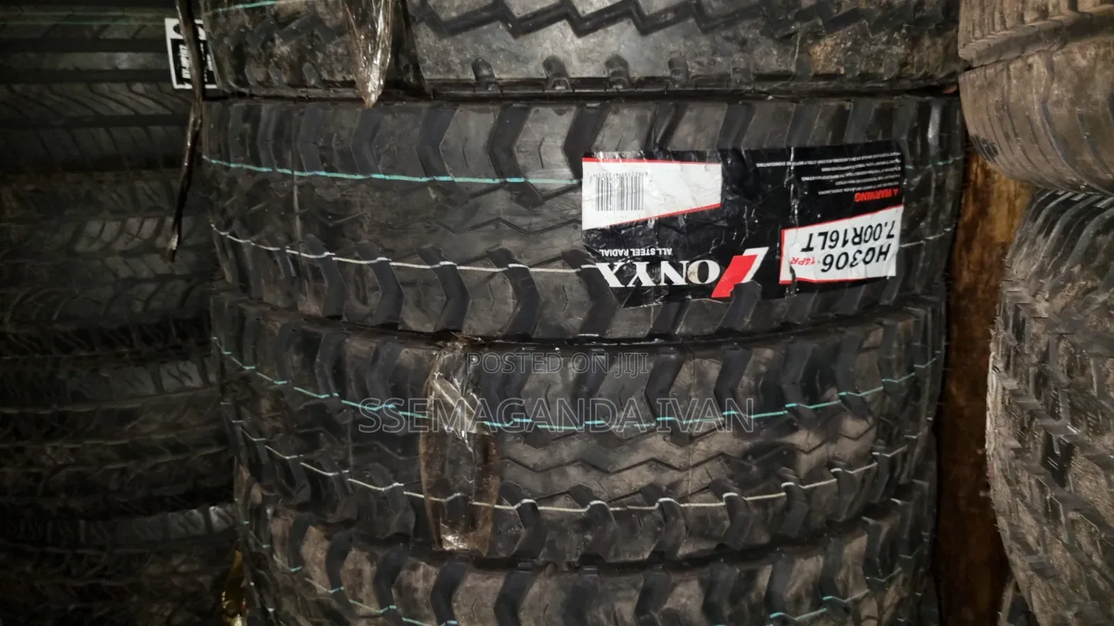 700r16 Onyx Mudgrip