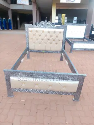 Simple 4*6 Cream Leather Bed