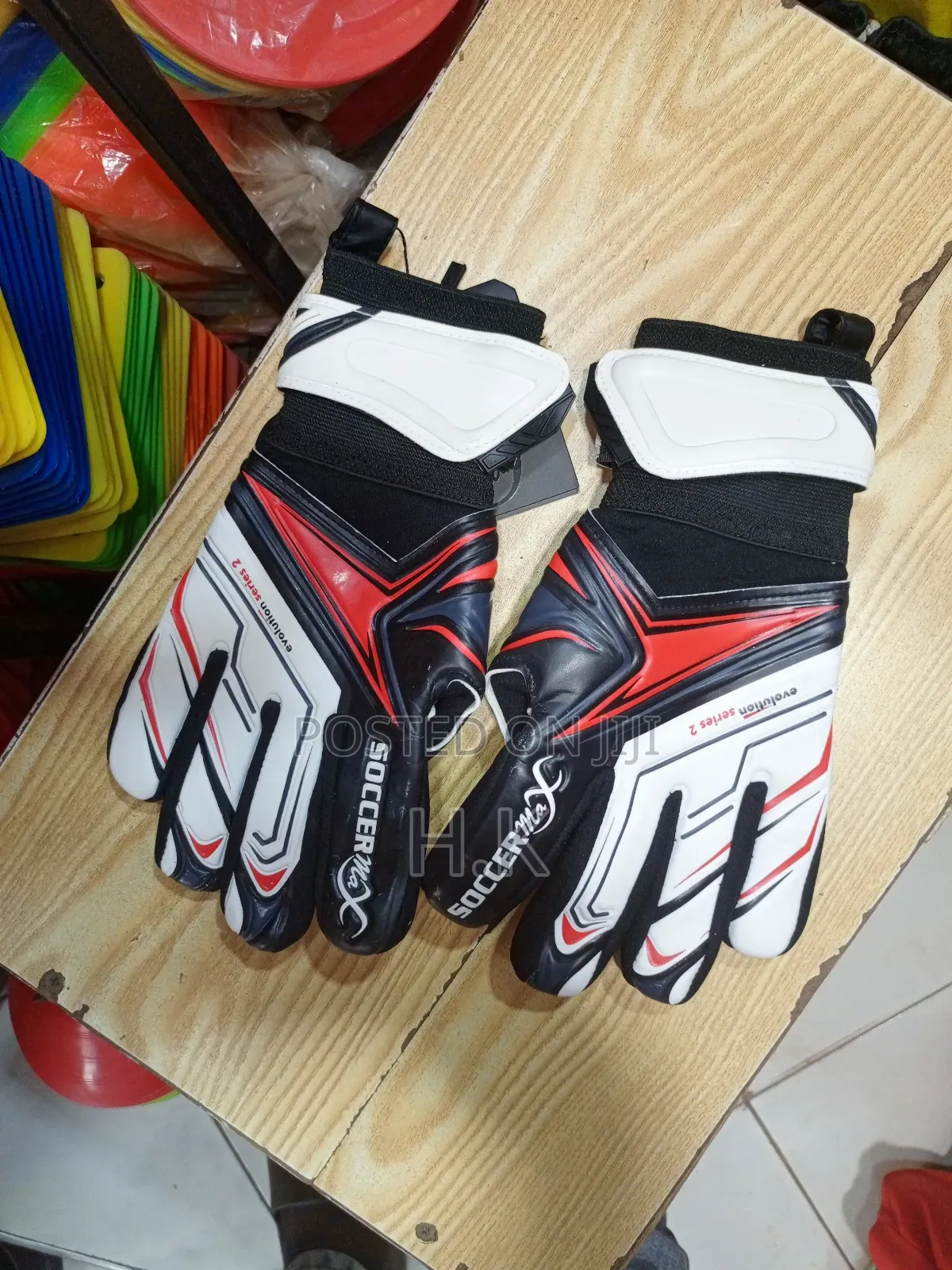 Soccermax Evolution Series 2 Goalkeeper Gloves.