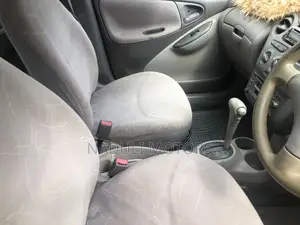 Toyota Platz 2002 Silver