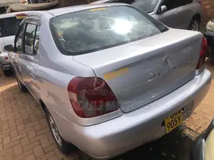 Toyota Platz 2002 Silver