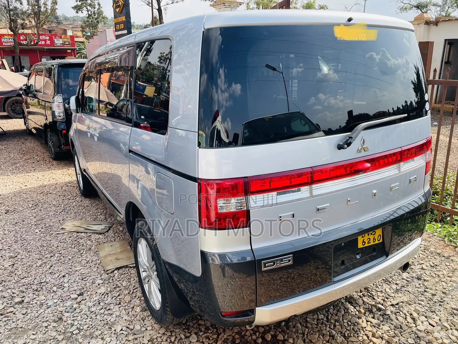 Mitsubishi Delica 2010 Silver