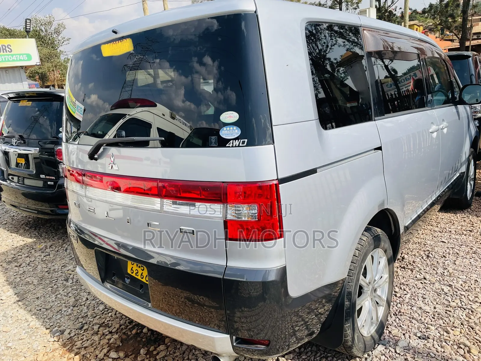 Mitsubishi Delica 2010 Silver