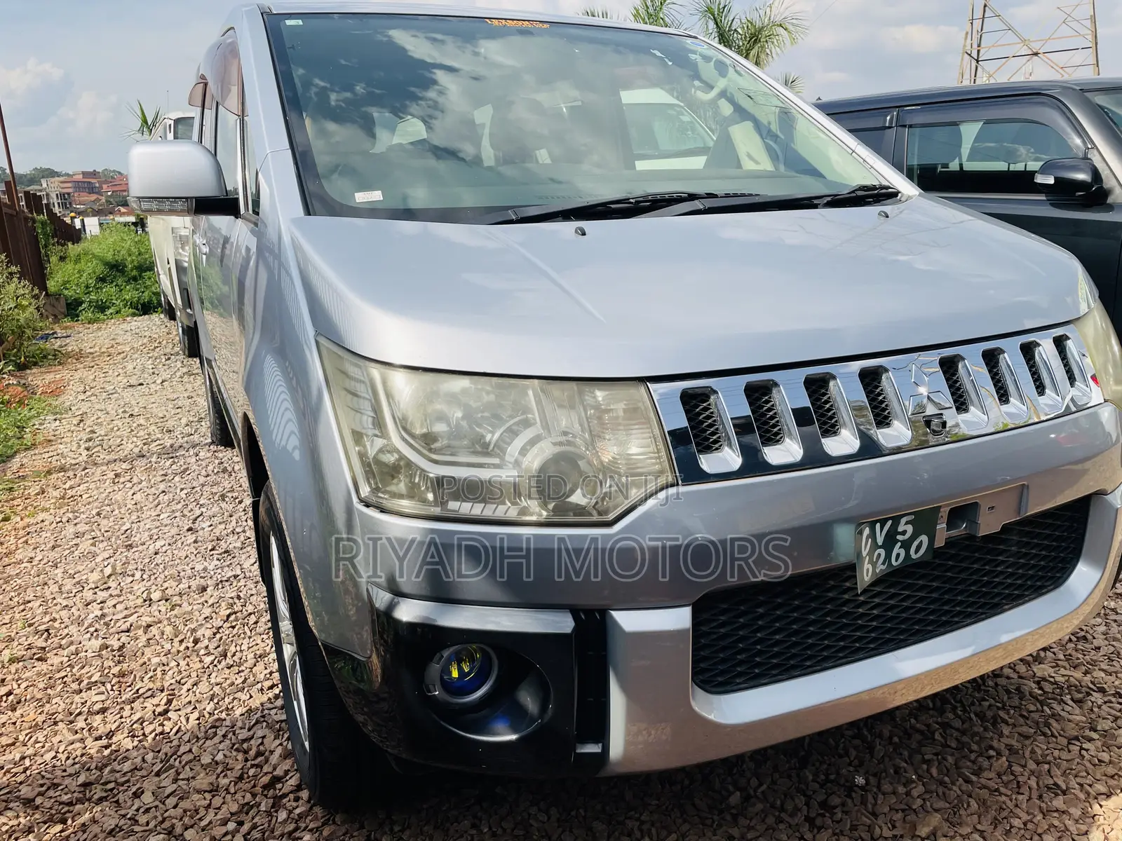 Mitsubishi Delica 2010 Silver