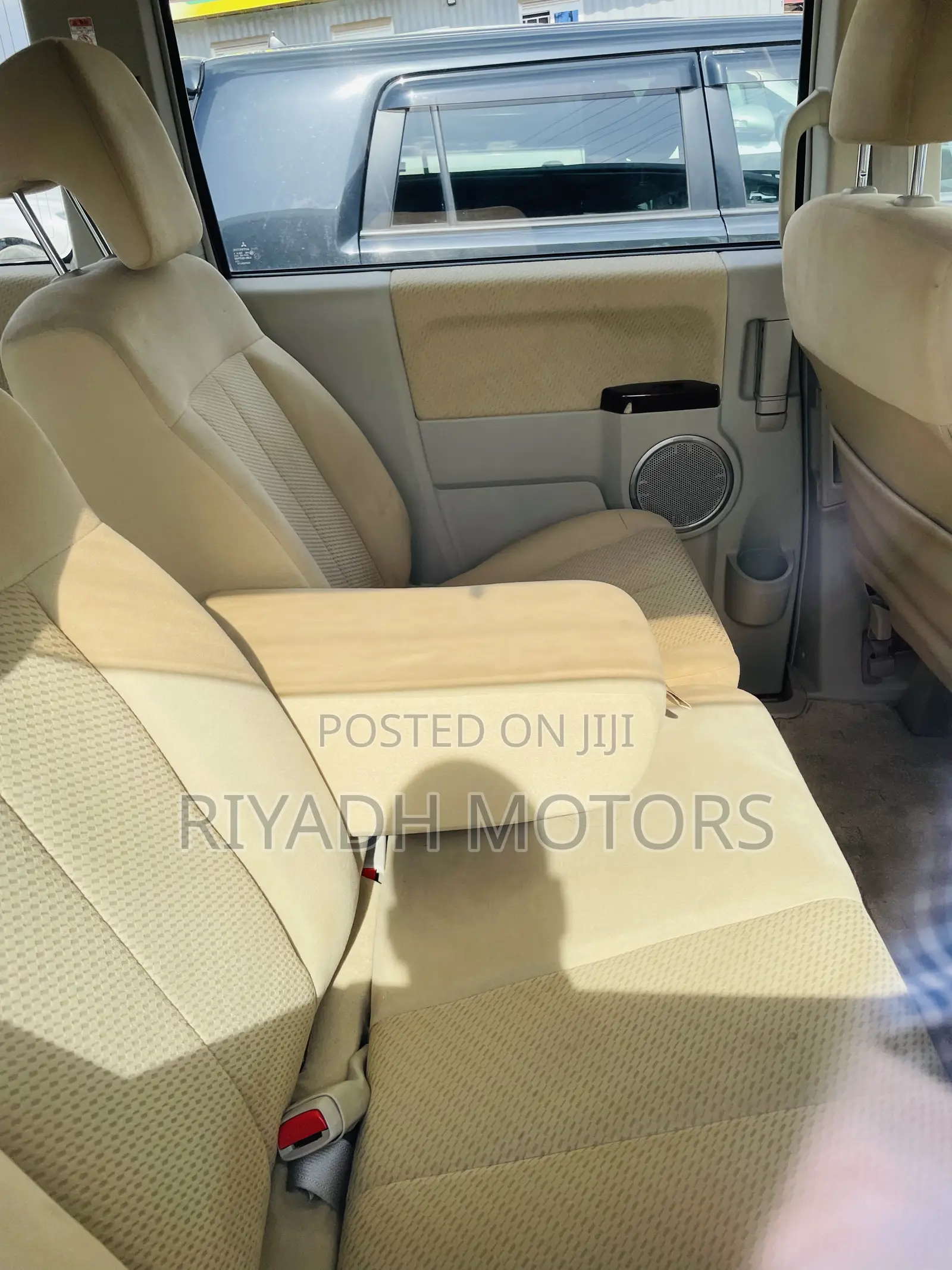 Mitsubishi Delica 2010 Silver