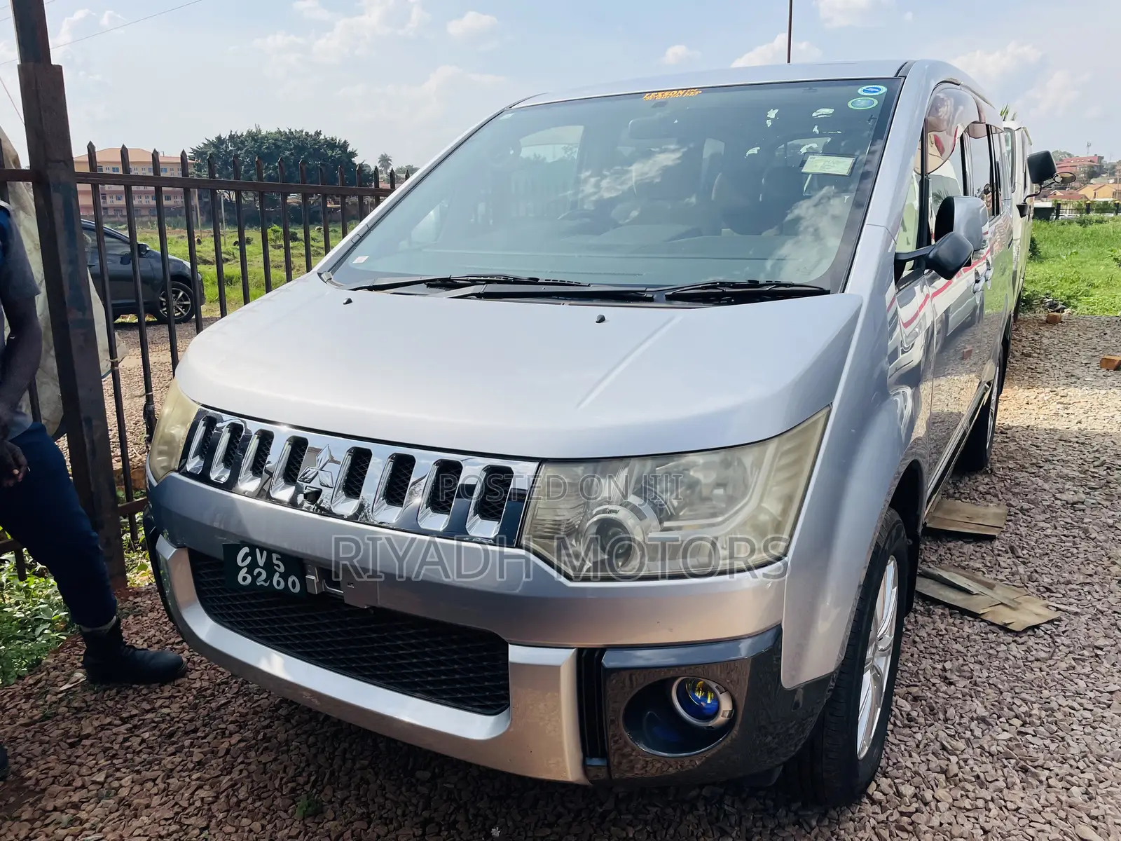 Mitsubishi Delica 2010 Silver