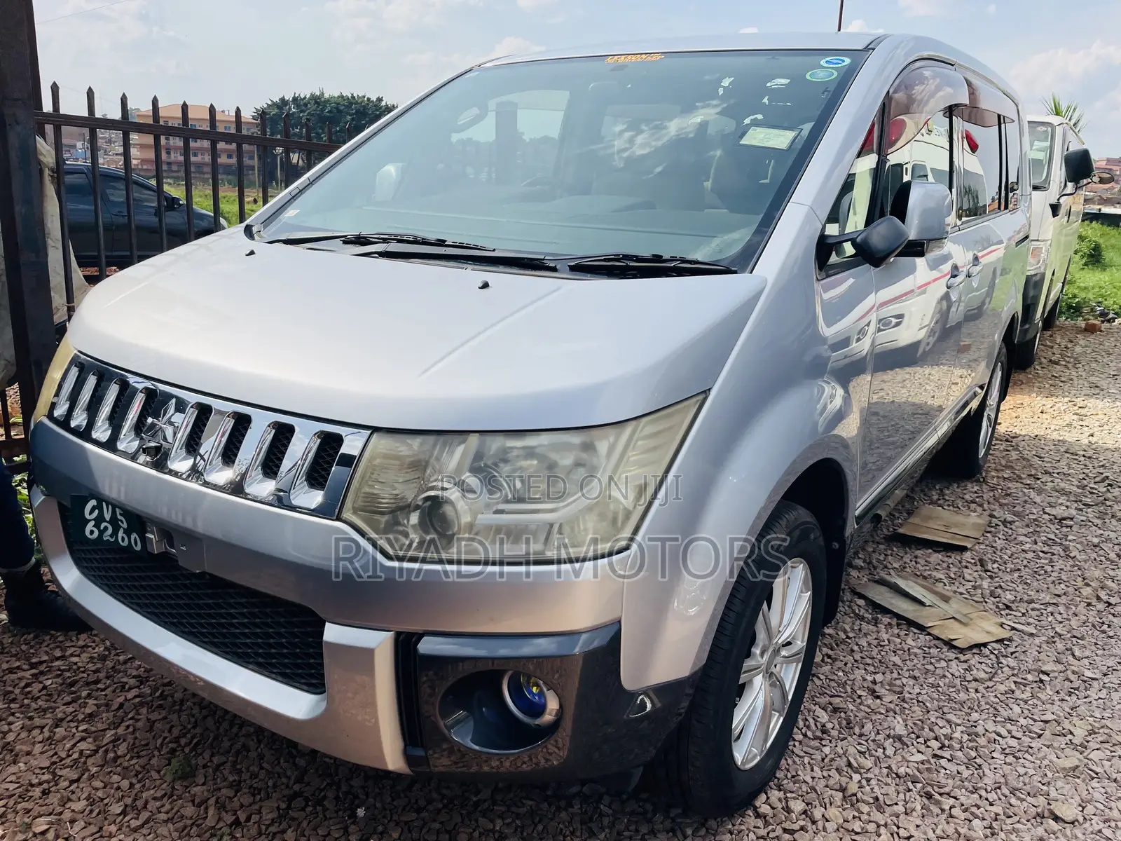 Mitsubishi Delica 2010 Silver