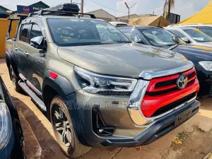 Toyota Hilux Revo Double Cab Deisel 2.8 AWD 2022 Gray