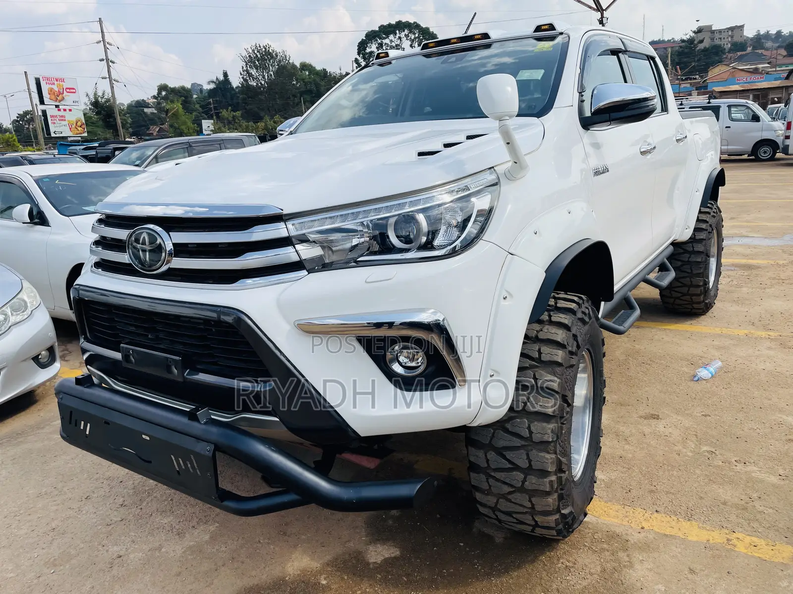Toyota Hilux 2020 White