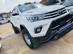 Toyota Hilux 2020 White