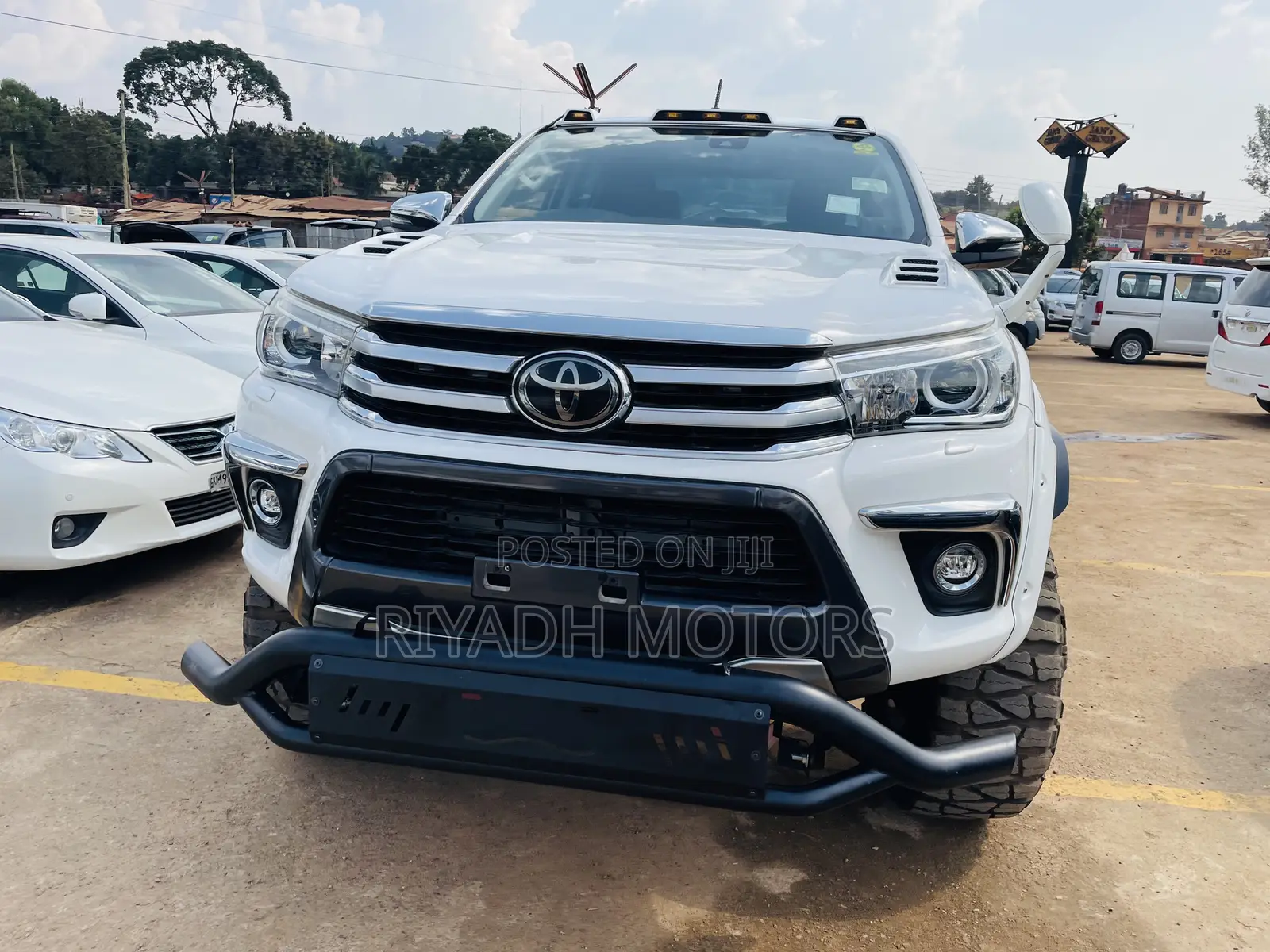 Toyota Hilux 2020 White