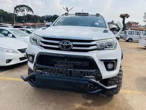 Toyota Hilux 2020 White