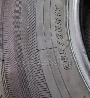 265/65r17 Bridgestone Made in Japan Foreign Used