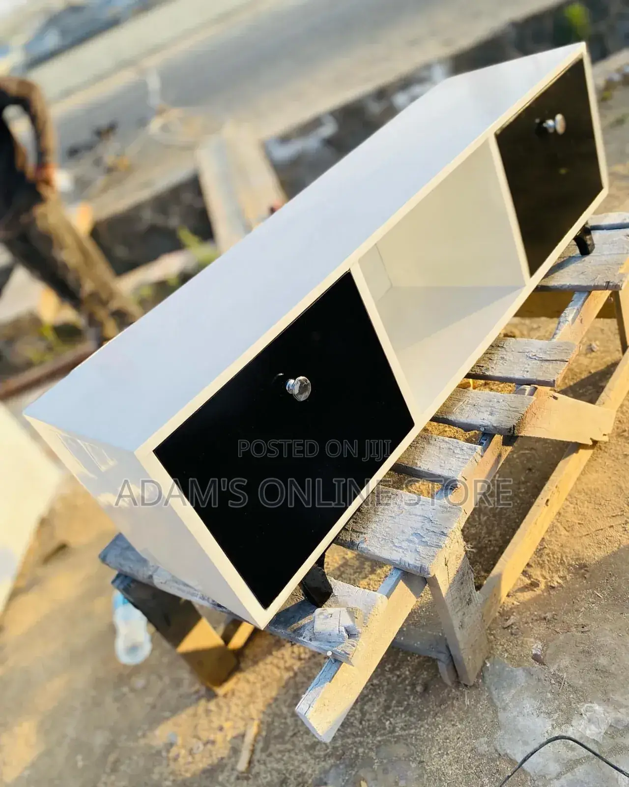 White Tv Stand Unit and Black Drawer 180cm×35/45