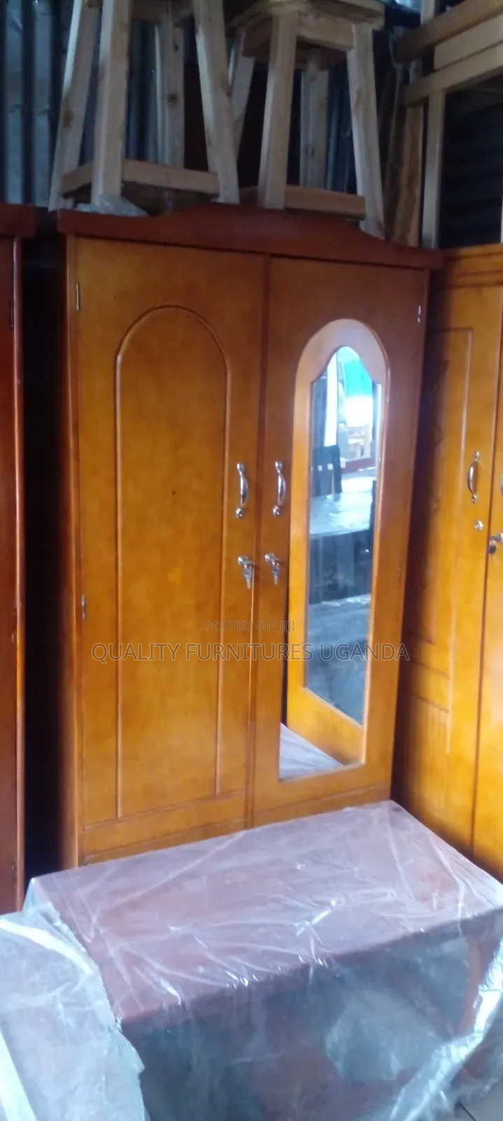 Wodrobe in Mahogany Colour