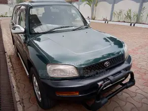 Photo - Toyota RAV4 1995 Green