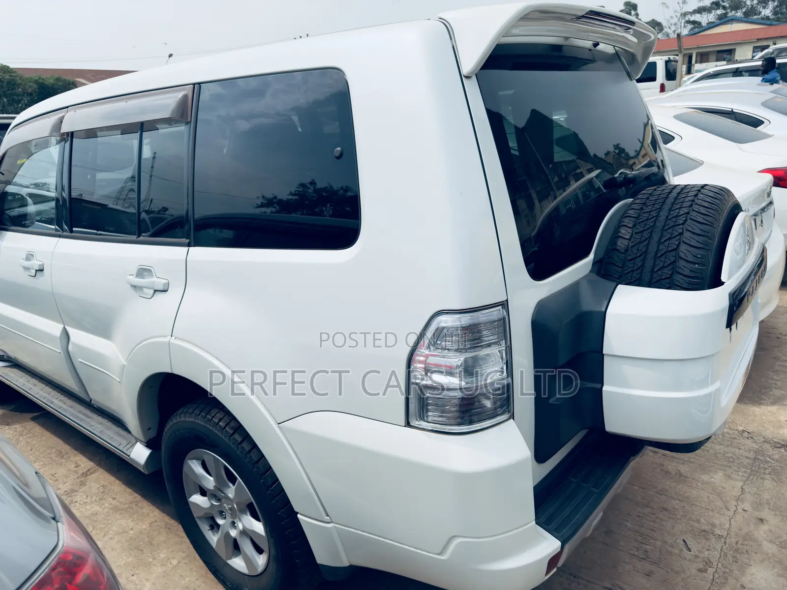 Mitsubishi Pajero 3.0 2012 White